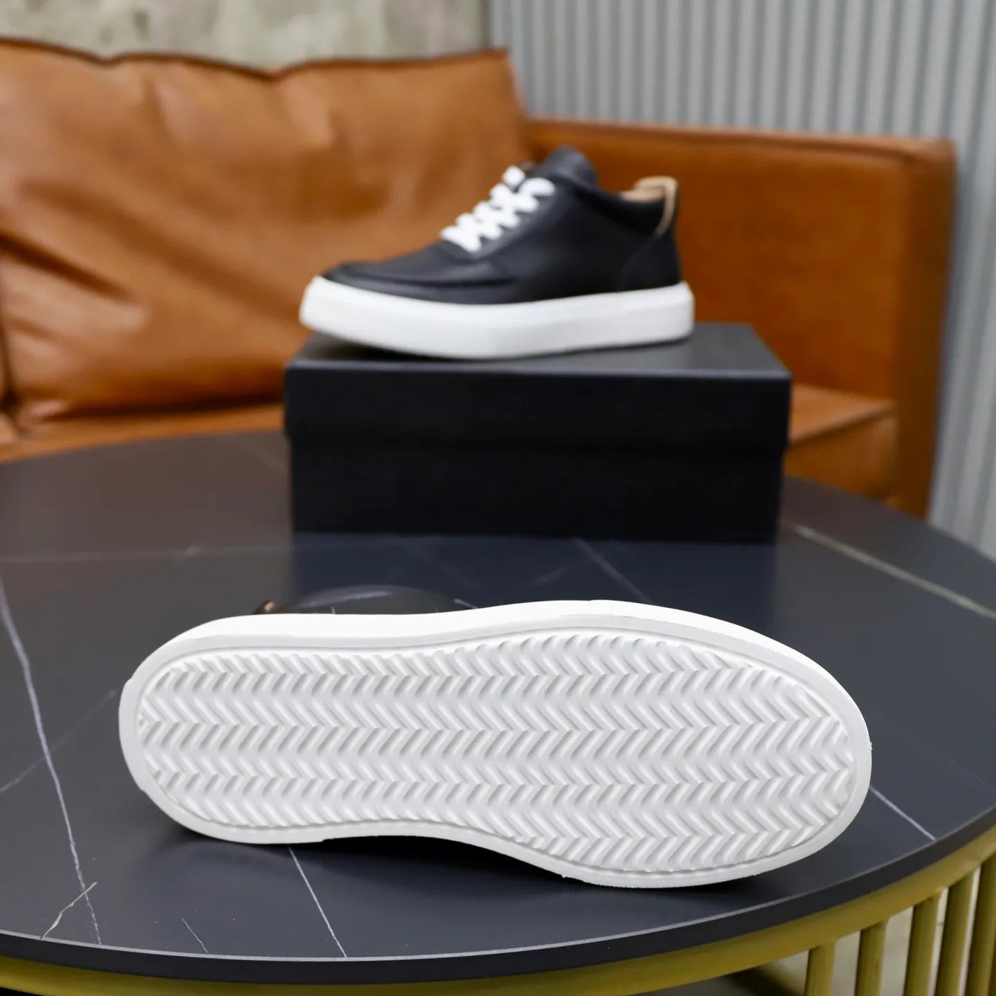 Ex-factory price: 460💰🙅‍♂️🙅‍♂️🙅‍♂️ Brand: PRADA Standard code: 38–44 (45 can be customized) Grade: Same as the official website Material: Original cowhide fabric Comfortable pigskin lining Lightweight wear-resistant outsole Style category: Men's fashionable casual shoes and boots Running sneakers Distinguished luxury brand elements Top luxury Color: actual picture color